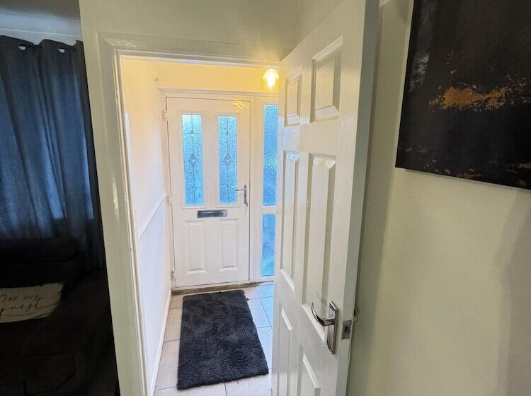 Резиденция Leeds 3 Bedrooms 1bathroom Parking Wifi
