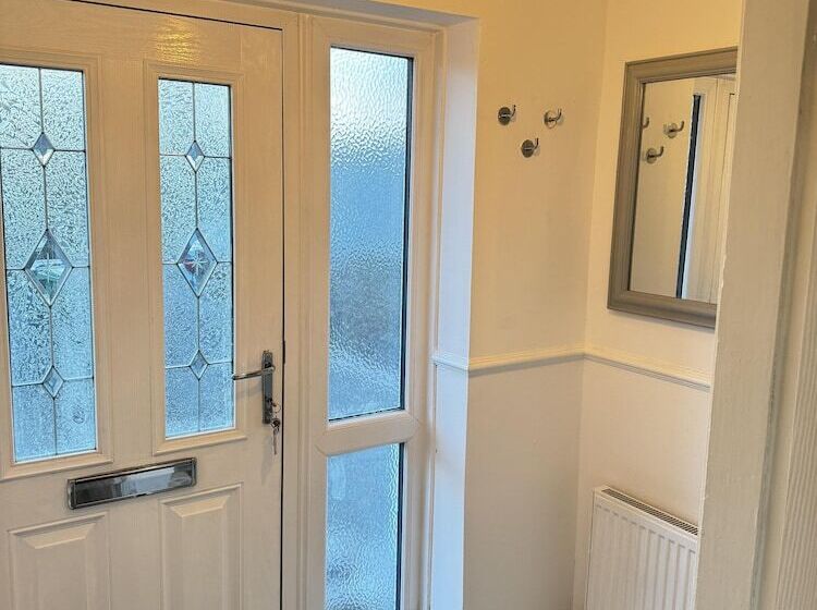 إقامة Leeds   3 Bedrooms   1bathroom   Parking   Wifi