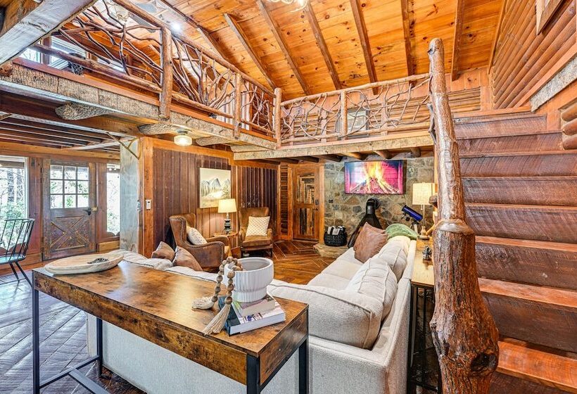 Stunning Georgia Cabin W/ Private Hot Tub & Views