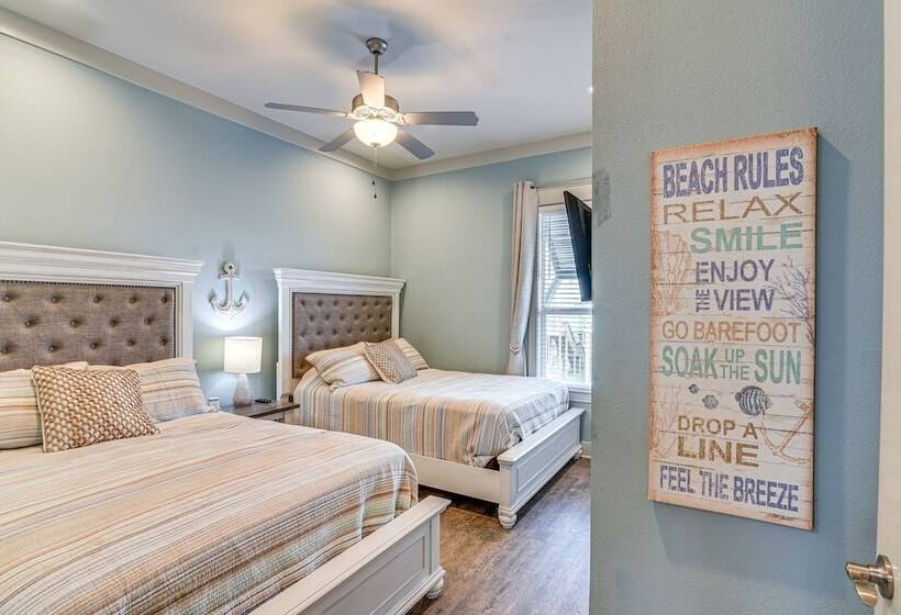 Texas Gulf Coast Home: Walk To Bolivar Beach!