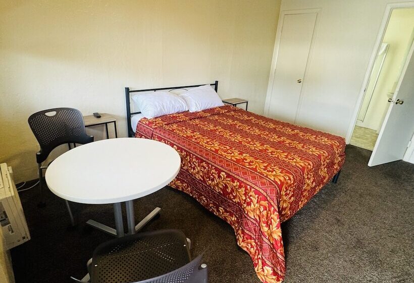 The Oaks Motel
