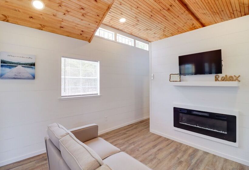 Steps To Greers Ferry Lake: Tumbling Shoals Cabin!