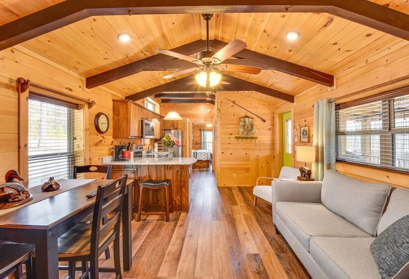 Waterfront Seneca Cabin ~ 4 Mi To Boat Launch!
