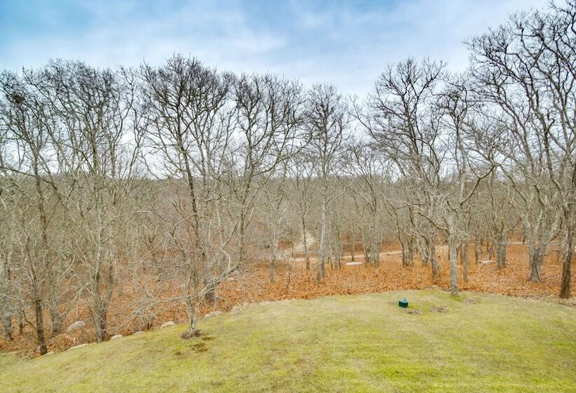 Beautiful Aquinnah Home: Ocean View, Walk To Beach