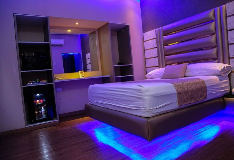 هتل Byhours Astor