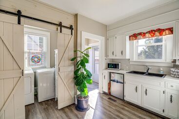 Charming Bristol Home W/ Hot Tub: 1 Mi To Downtown