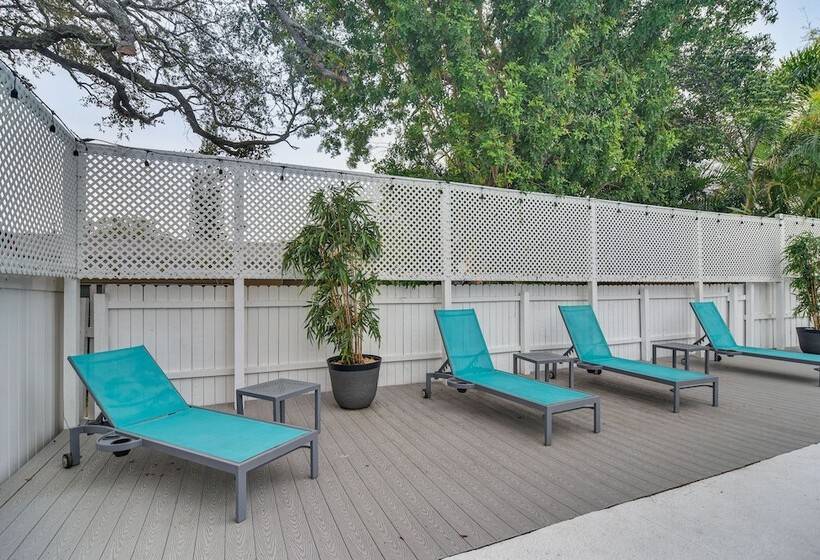 Charming Largo Home W/ Private Pool: 1 Mi To Beach
