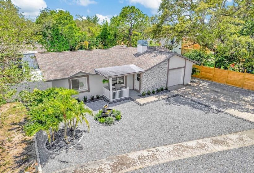 Charming Largo Home W/ Private Pool: 1 Mi To Beach