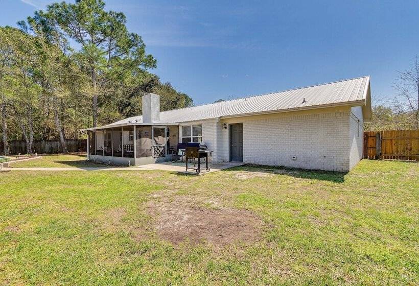Charming Pensacola Home W/ Screened Lanai & Grill!
