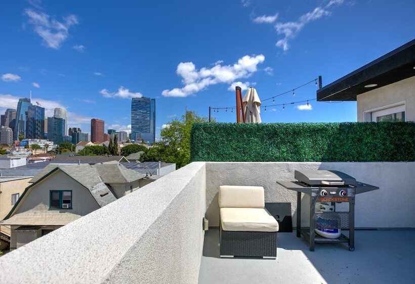 Downtown Darling By Avantstay Rooftop Deck, View