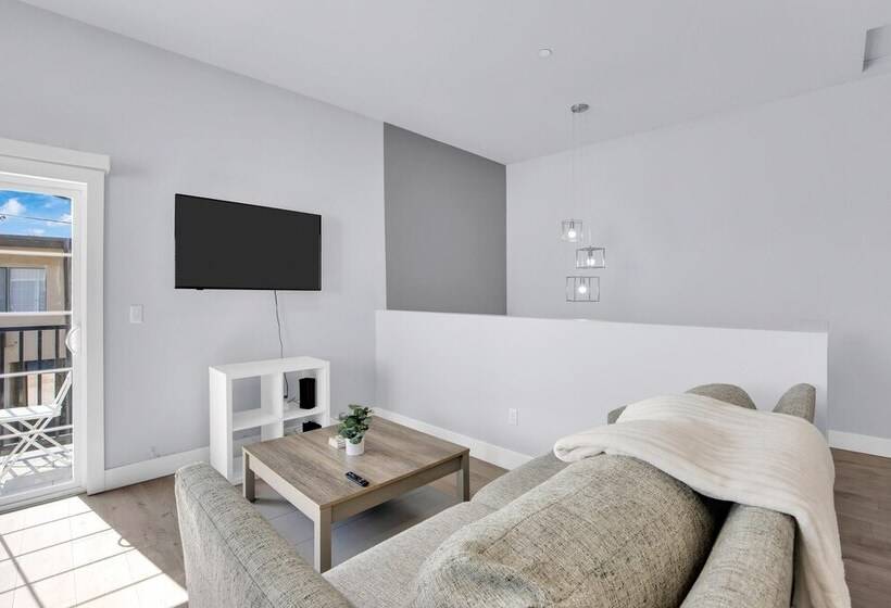 Hinds By Avantstay Duplex In North Hollywood