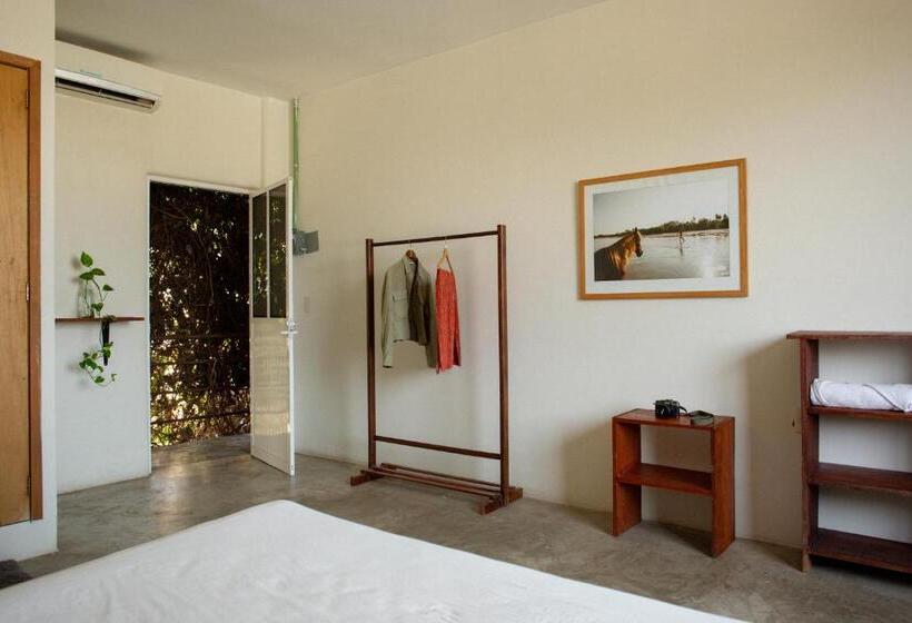 مسافرخانه La Escondida H