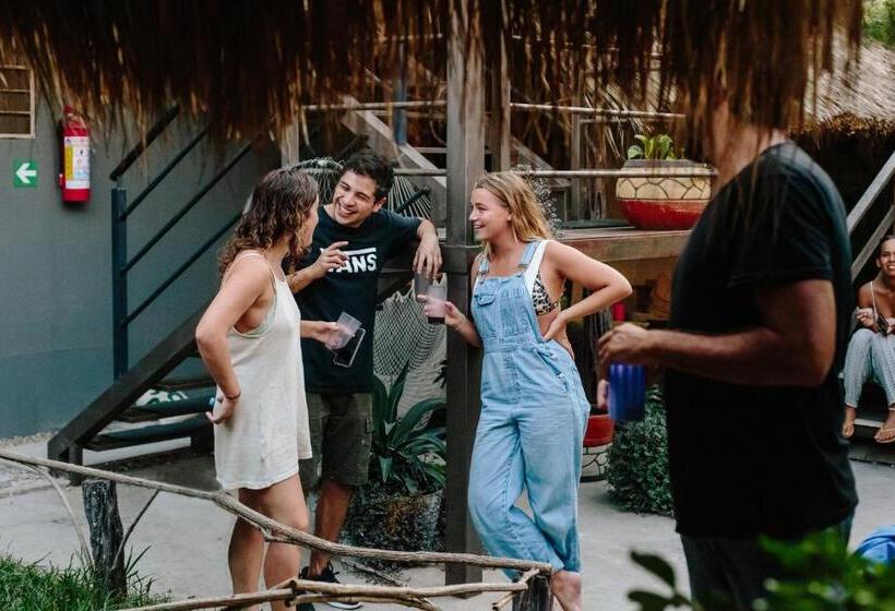 مسافرخانه La Escondida H