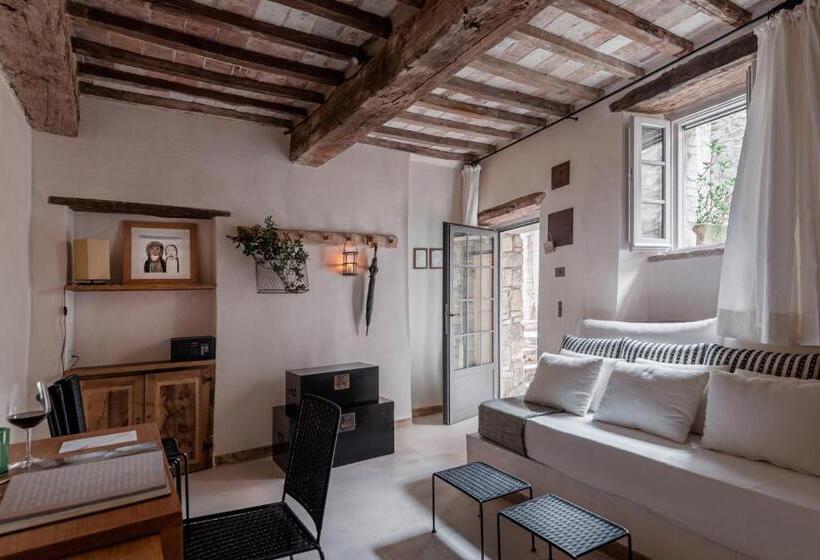Хостел Monteverdi Tuscany