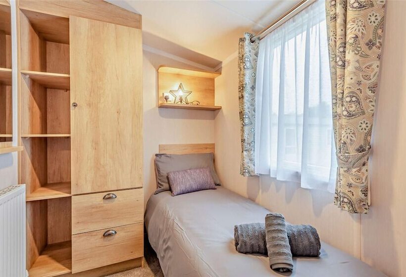 هتل 2 Bed 6 Berth Lodge In Shorefield Oakdene Dorset