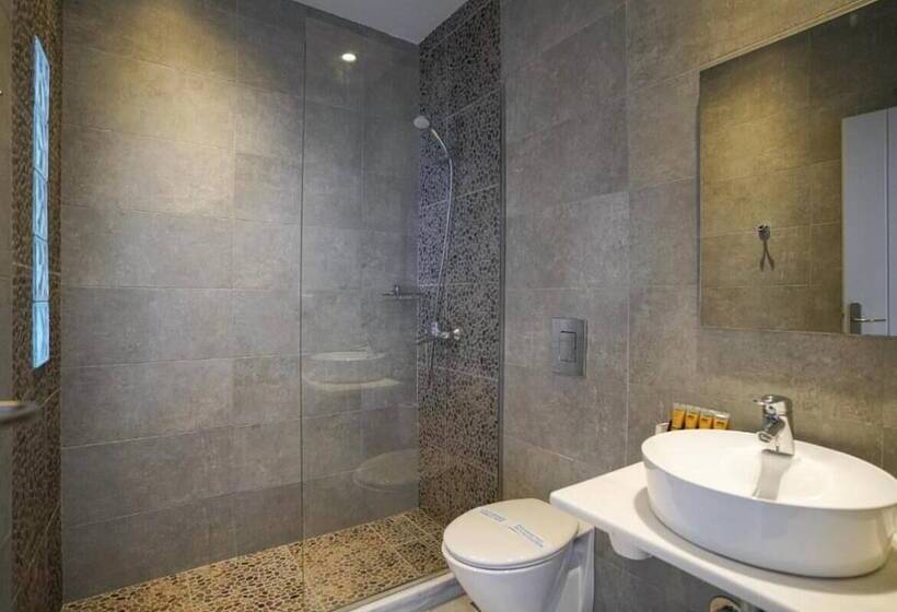 Отель Casa Nostra Rooms & Studios