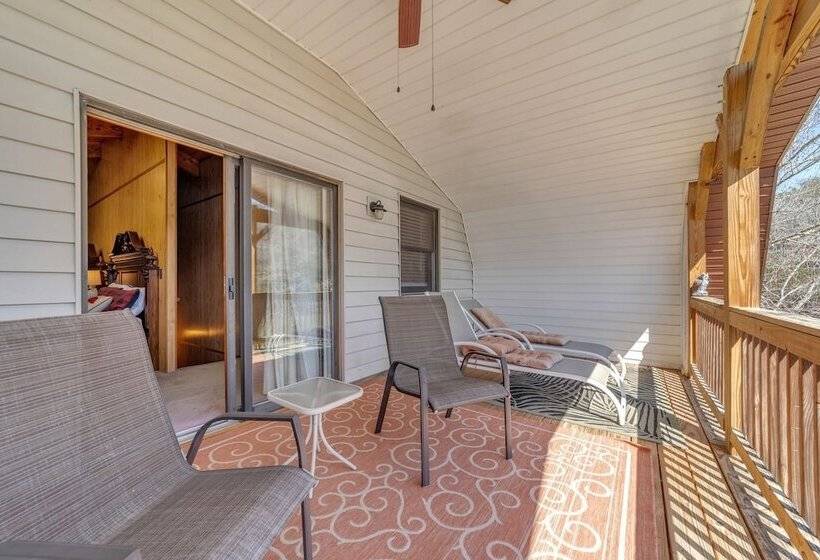 בית מלון כפרי Lake Lure Retreat   A Beautiful Lakefront Lodge On Mirror Lake Waterfront Newly Expanded Deck 4 Bedr