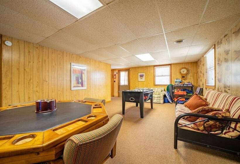 בית מלון כפרי Lake Lure Retreat   A Beautiful Lakefront Lodge On Mirror Lake Waterfront Newly Expanded Deck 4 Bedr