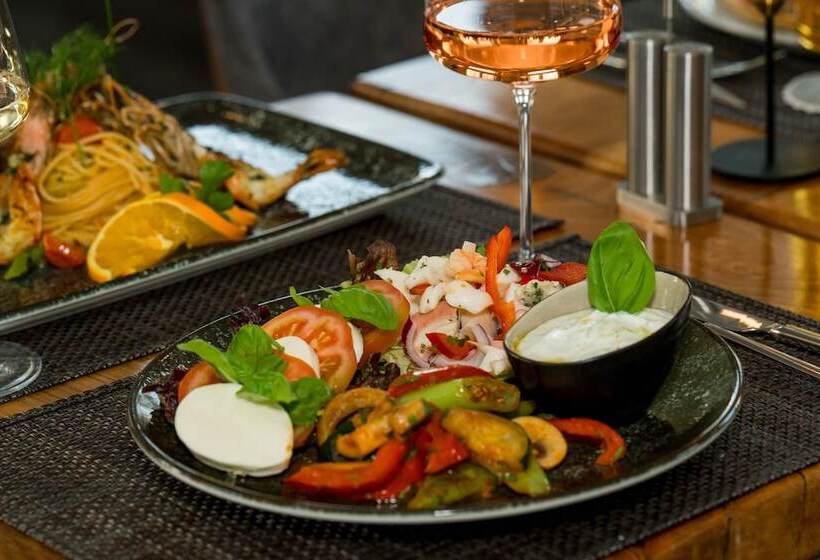 Отель Roca Restaurant Und