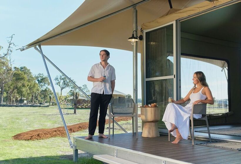 בית מלון כפרי Willow Wood Glamping Retreat