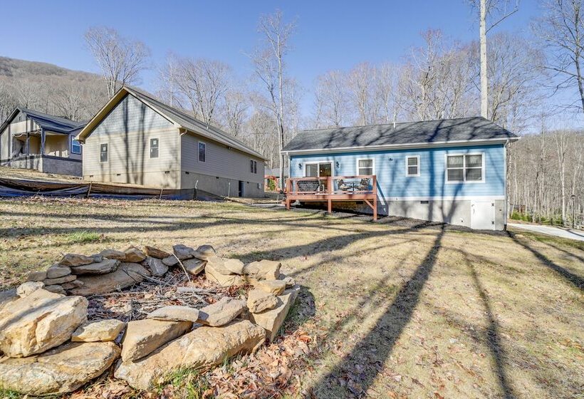 Maggie Valley Abode   Deck, Fire Pit & Pool Access