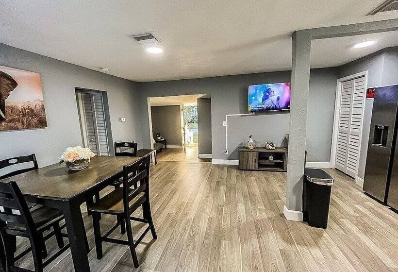 بنسيون Modern Space In The Heart Of Tampa