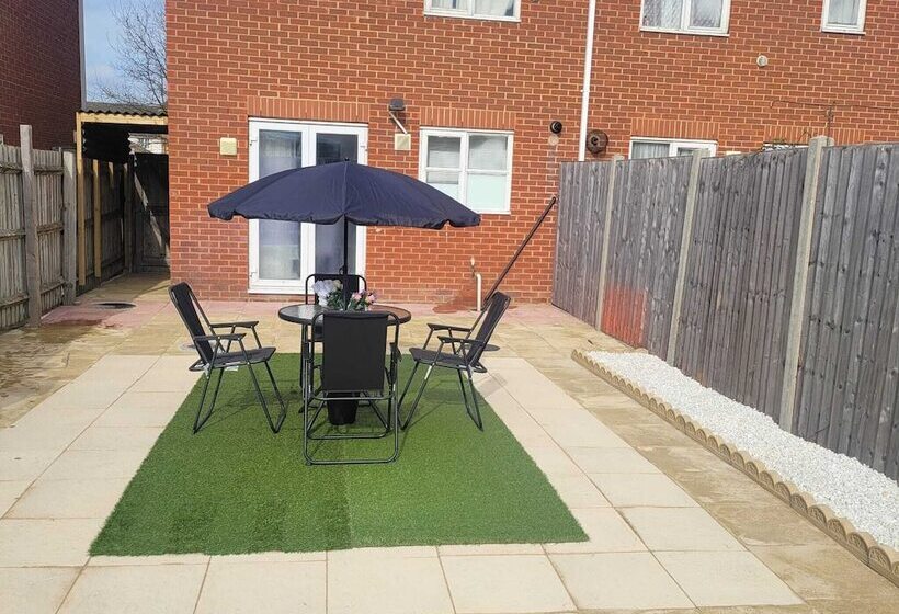 اقامتگاه Exquisite 3 Bed Royal Pearl Home In Greater London