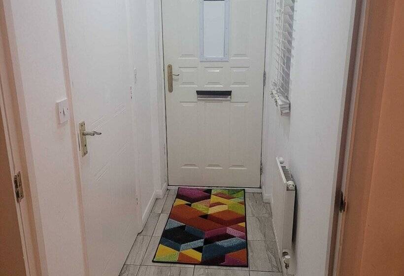 اقامتگاه Exquisite 3 Bed Royal Pearl Home In Greater London