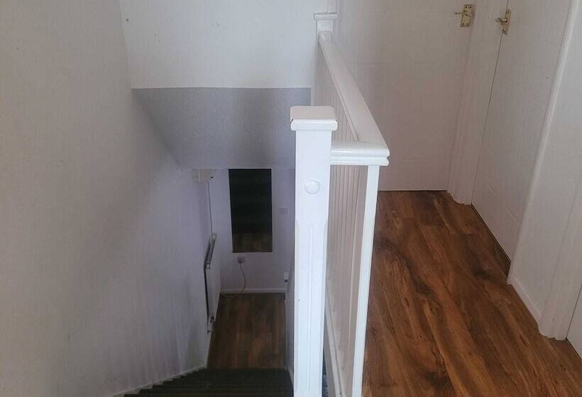 اقامتگاه Exquisite 3 Bed Royal Pearl Home In Greater London