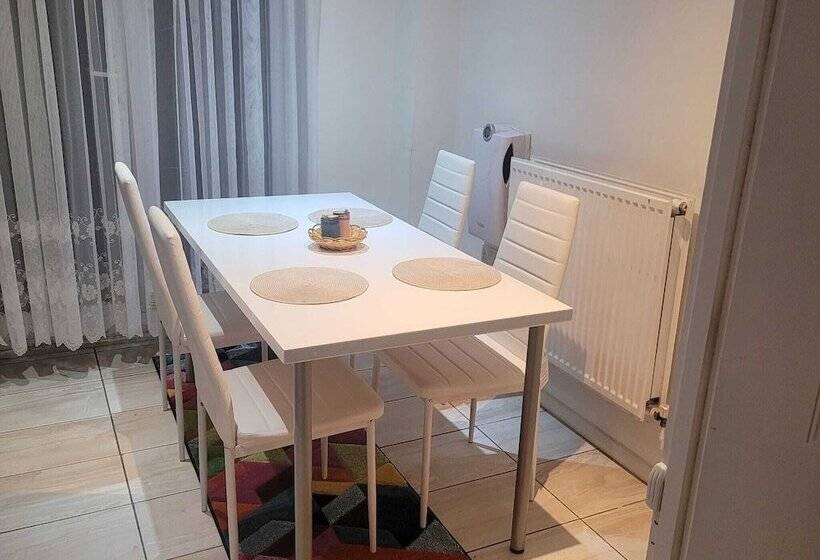 اقامتگاه Exquisite 3 Bed Royal Pearl Home In Greater London