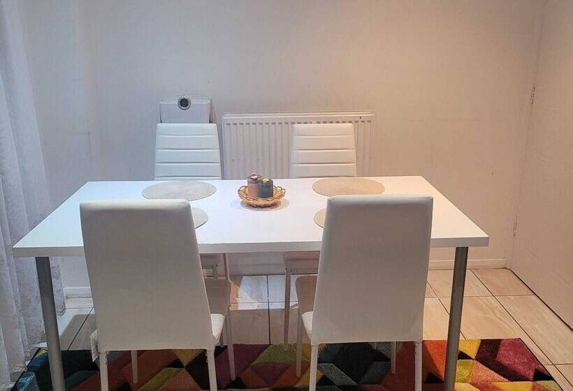 اقامتگاه Exquisite 3 Bed Royal Pearl Home In Greater London