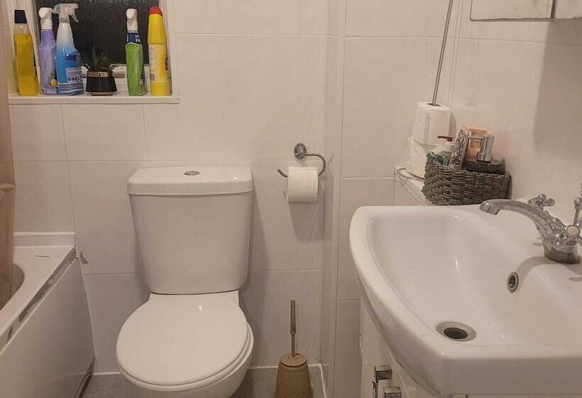 اقامتگاه Exquisite 3 Bed Royal Pearl Home In Greater London
