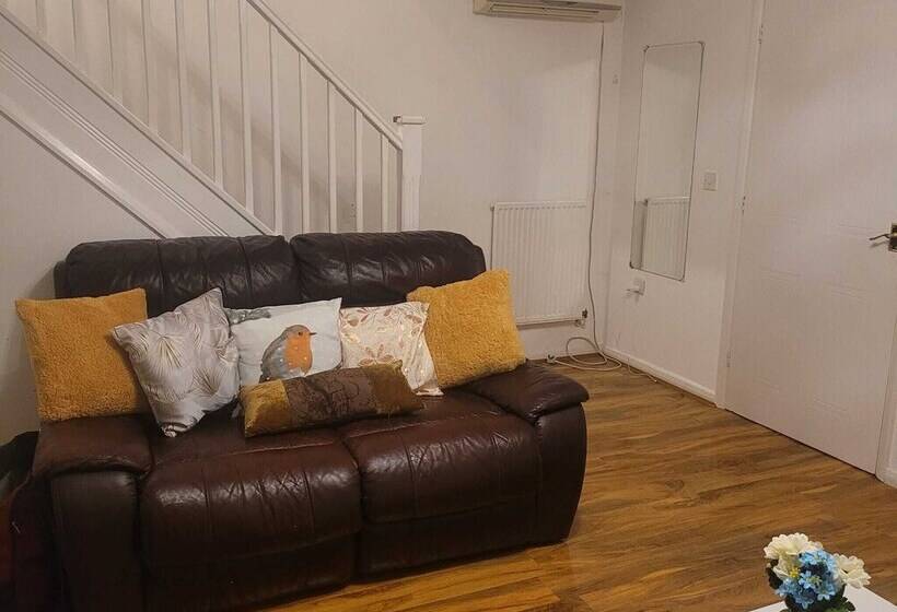 اقامتگاه Exquisite 3 Bed Royal Pearl Home In Greater London