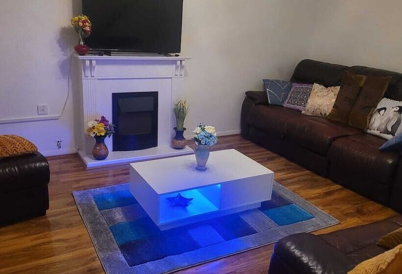 اقامتگاه Exquisite 3 Bed Royal Pearl Home In Greater London