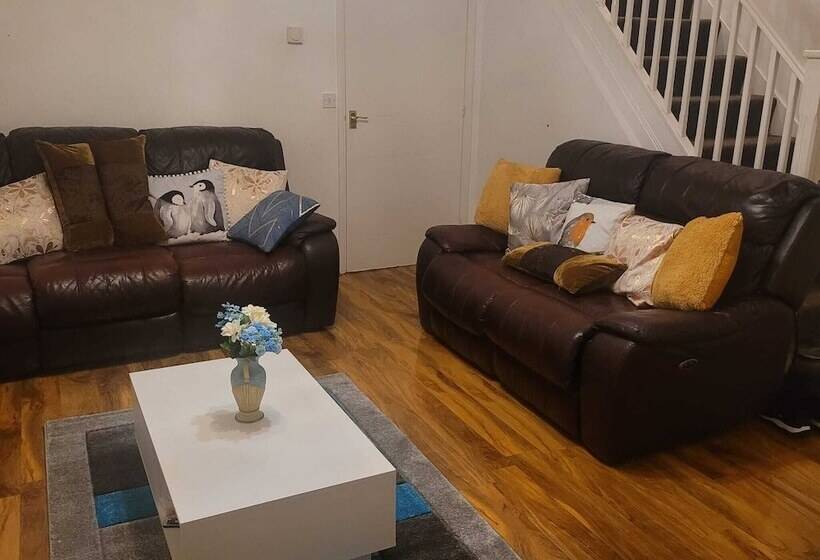 اقامتگاه Exquisite 3 Bed Royal Pearl Home In Greater London