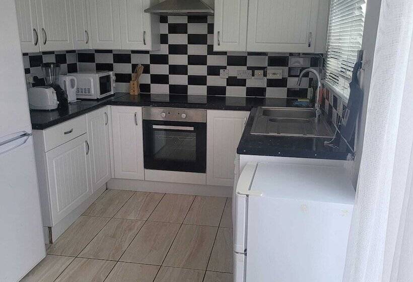 اقامتگاه Exquisite 3 Bed Royal Pearl Home In Greater London