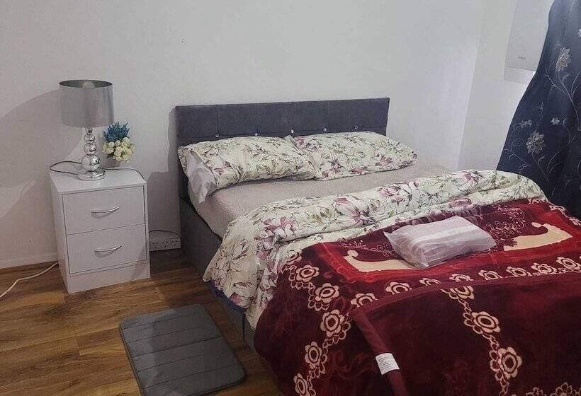 اقامتگاه Exquisite 3 Bed Royal Pearl Home In Greater London