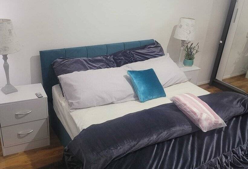 اقامتگاه Exquisite 3 Bed Royal Pearl Home In Greater London