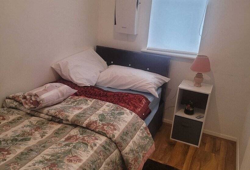 اقامتگاه Exquisite 3 Bed Royal Pearl Home In Greater London