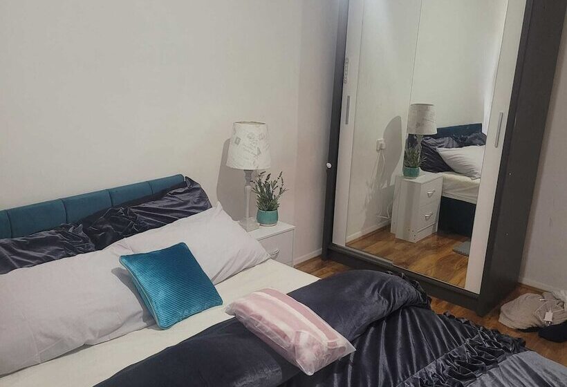 اقامتگاه Exquisite 3 Bed Royal Pearl Home In Greater London