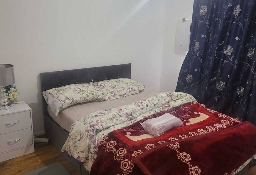 اقامتگاه Exquisite 3 Bed Royal Pearl Home In Greater London