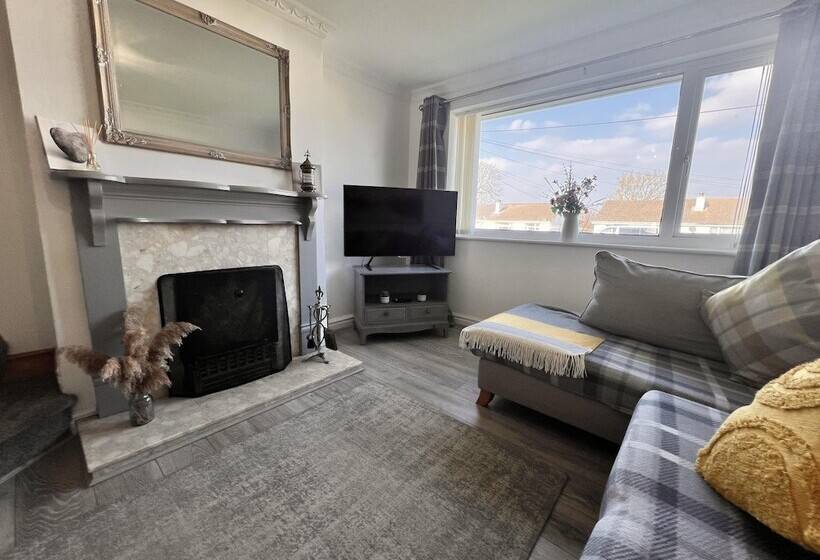 דירת נופש Blue Sky  2 Bedroom Enclosed Garden Parking, Wifi