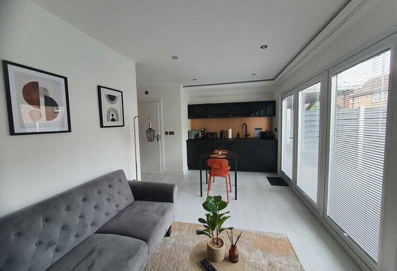 Stunning 1 King Bed Cabin In Grays