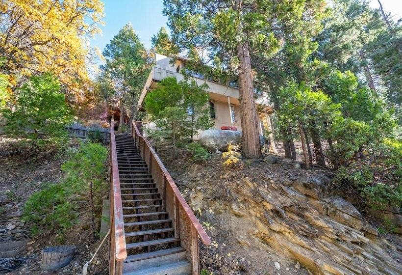 Timber Lodge Yosemite Enveloped In Nature!