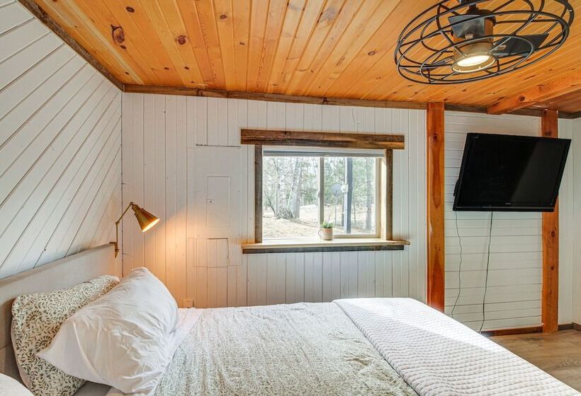 Waterfront Duluth Cabin W/ Deck & River View!