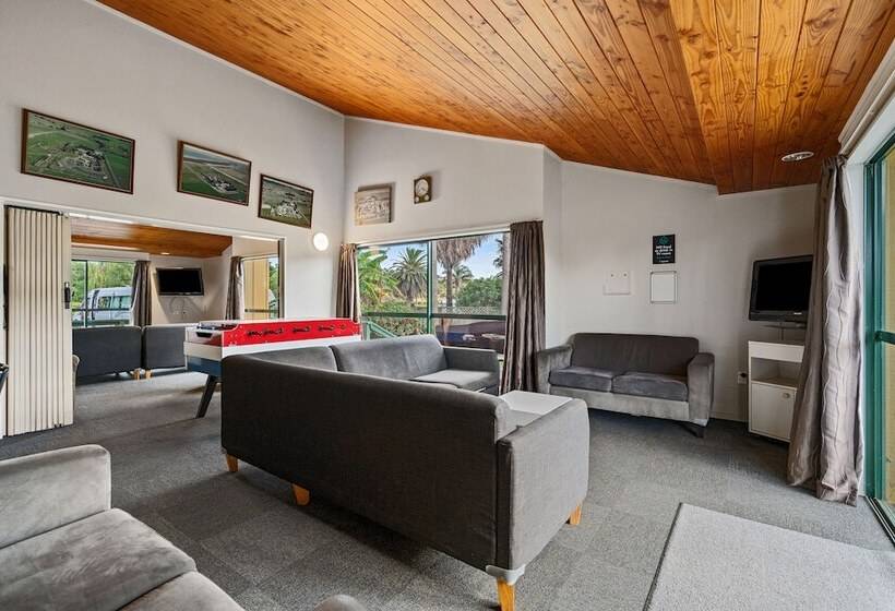 בית מלון כפרי Tasman Holiday Parks   Miranda