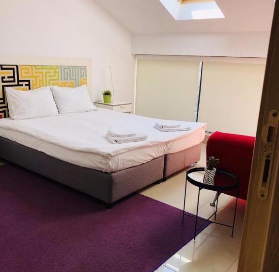 هتل Executive Rooms And Suites Play