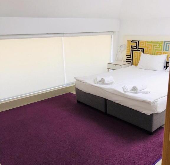 هتل Executive Rooms And Suites Play