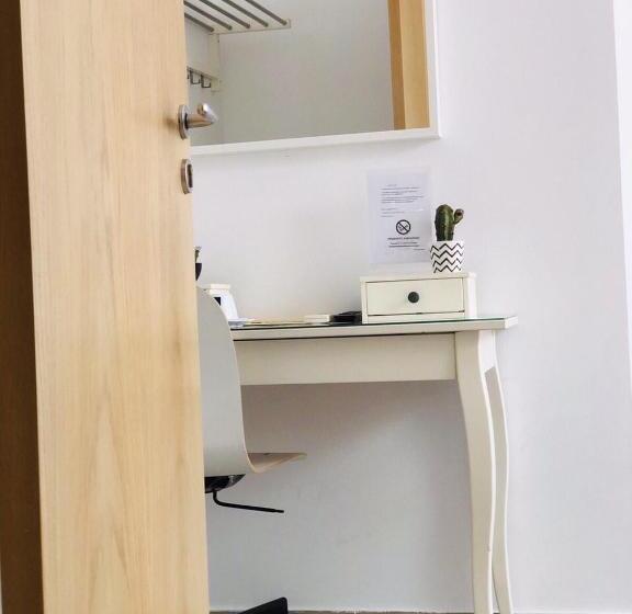 هتل Executive Rooms And Suites Play