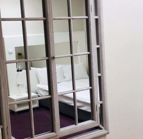هتل Executive Rooms And Suites Play